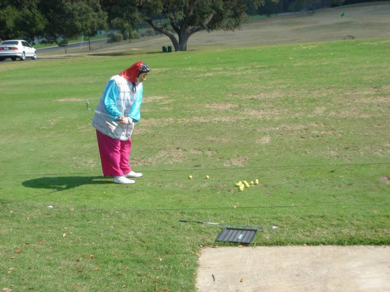 2005/10(Oct)/04(Halloween-Golf)/800x600_2005-10-30 11-32-18.JPG